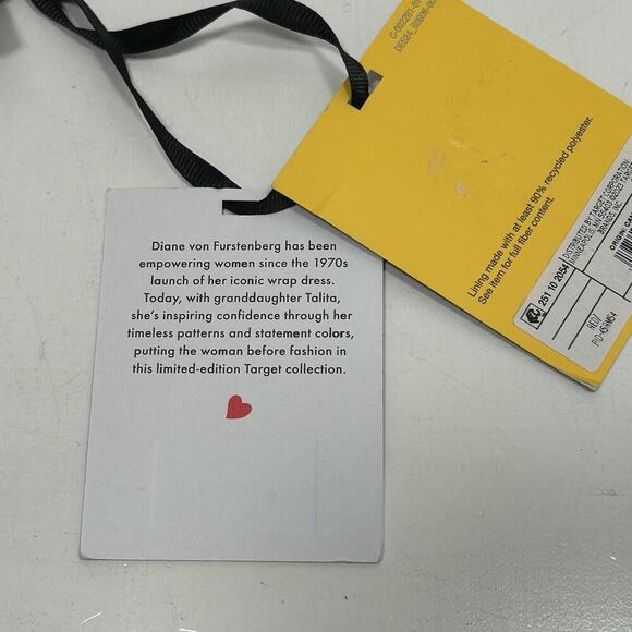 Diane Von Furstenberg DVF Target Red Lips Cute Coin Pouch Limited IN HAND - NWT - Picture 6 of 9